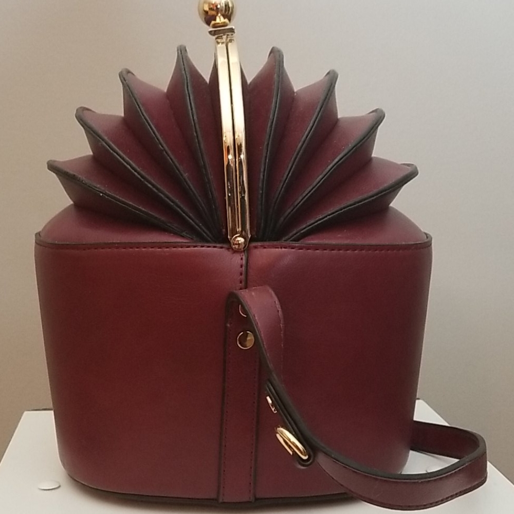 Burgundy red Diophy Purse